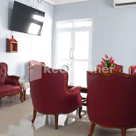 Brahma Hotel Mitra Reddoorz Джакарта Экстерьер фото