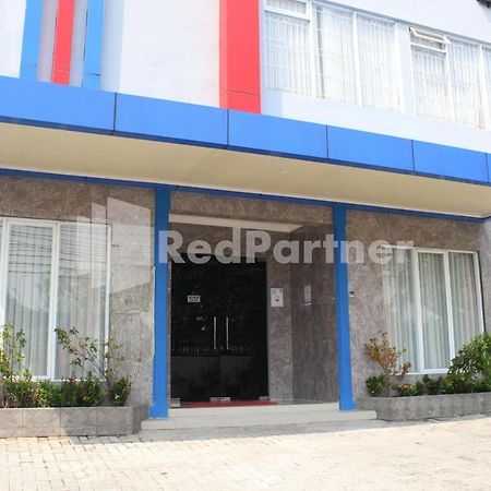 Brahma Hotel Mitra Reddoorz Джакарта Экстерьер фото