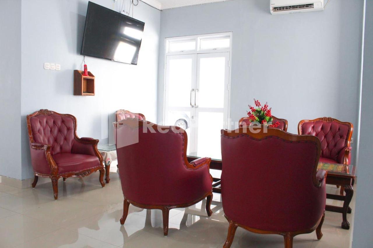 Brahma Hotel Mitra Reddoorz Джакарта Экстерьер фото