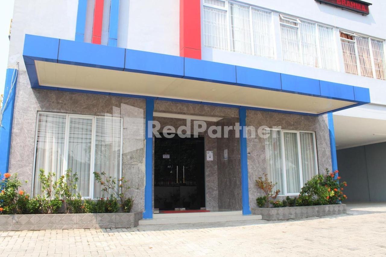 Brahma Hotel Mitra Reddoorz Джакарта Экстерьер фото