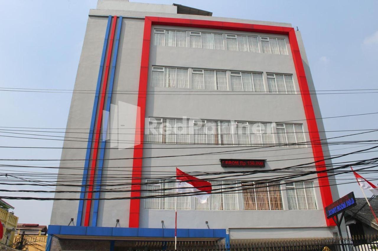 Brahma Hotel Mitra Reddoorz Джакарта Экстерьер фото