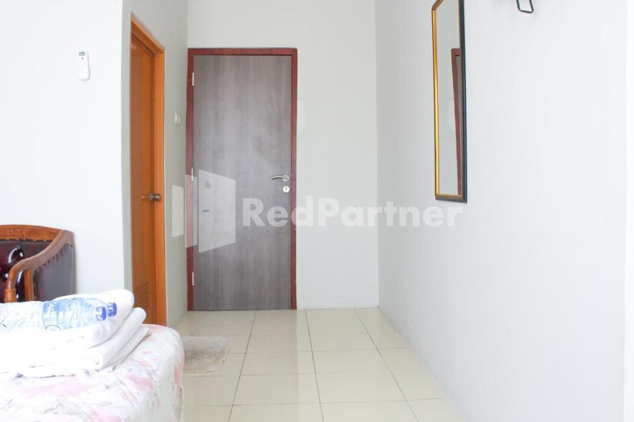 Brahma Hotel Mitra Reddoorz Джакарта Экстерьер фото