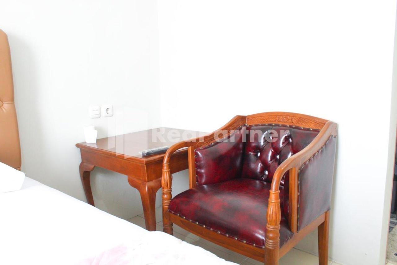 Brahma Hotel Mitra Reddoorz Джакарта Экстерьер фото